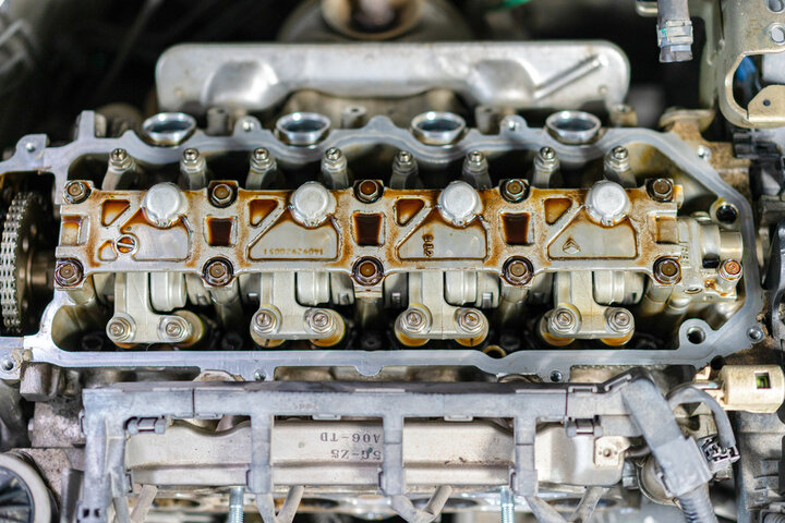 Disassembled the car engine to replace the valve cover gasket